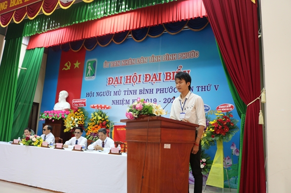 Sinh viên mù Mai Đình Phúc: Học để trở thành người có ích cho xã hội